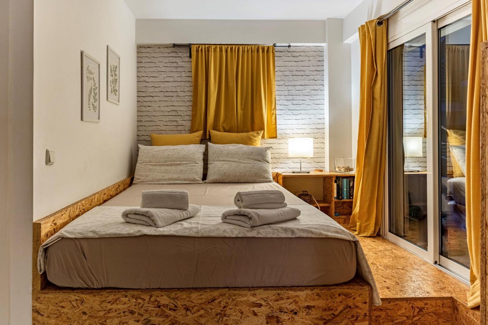 Downtown Central Suite With Private Parking Kalamata Exterior photo